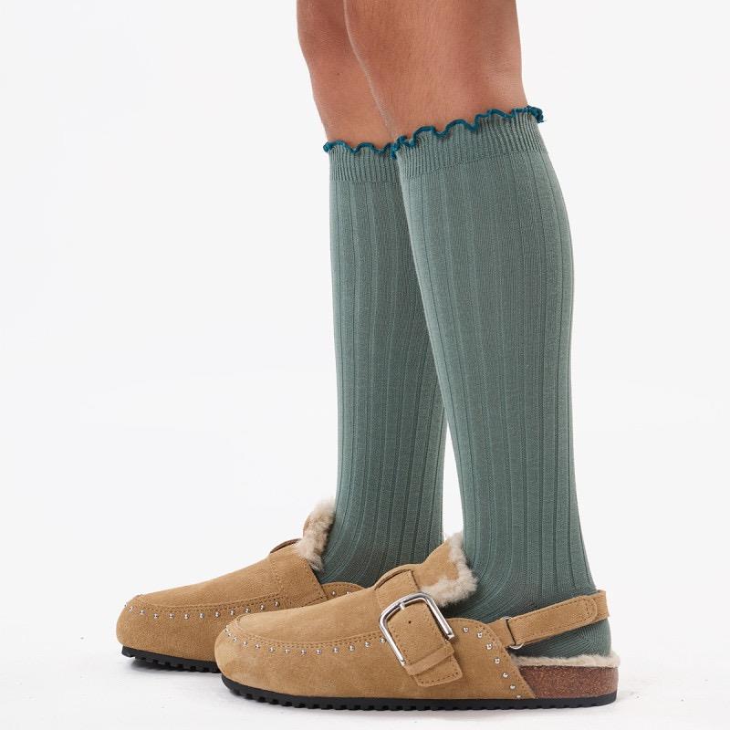 Calcetines altos canalé con curling contrastado