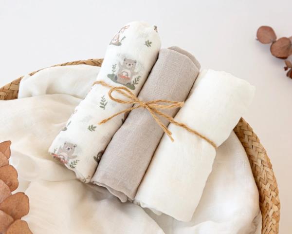 SET DE 3 MUSELINAS GRIS, BLANCO Y ESTAMPADO BOSQUE 70X70CM